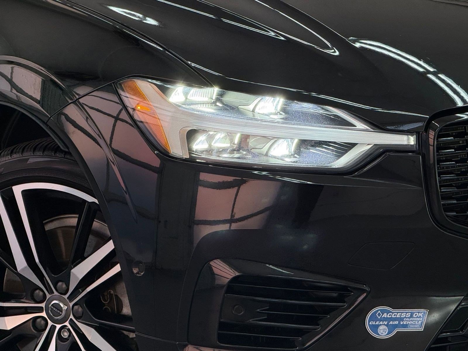 Used 2021 Volvo XC60 T8 R-Design w/ Advanced Package AWD/4WD image 10