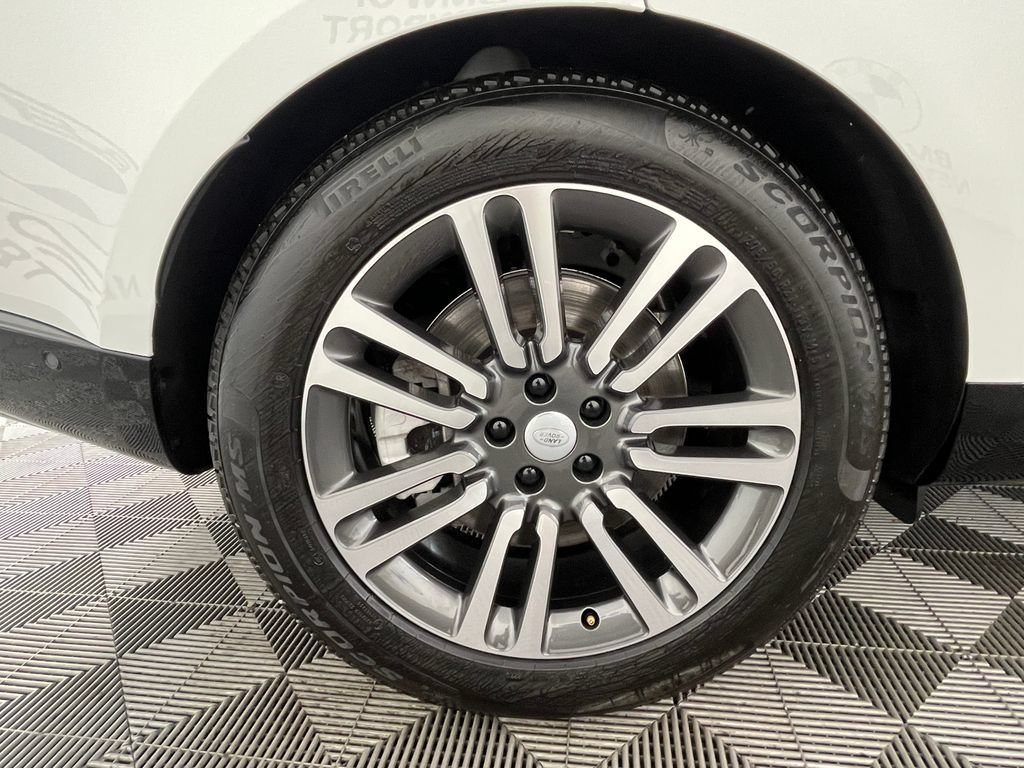 Used 2025 Land Rover Range Rover Long Wheelbase SE AWD/4WD image 16