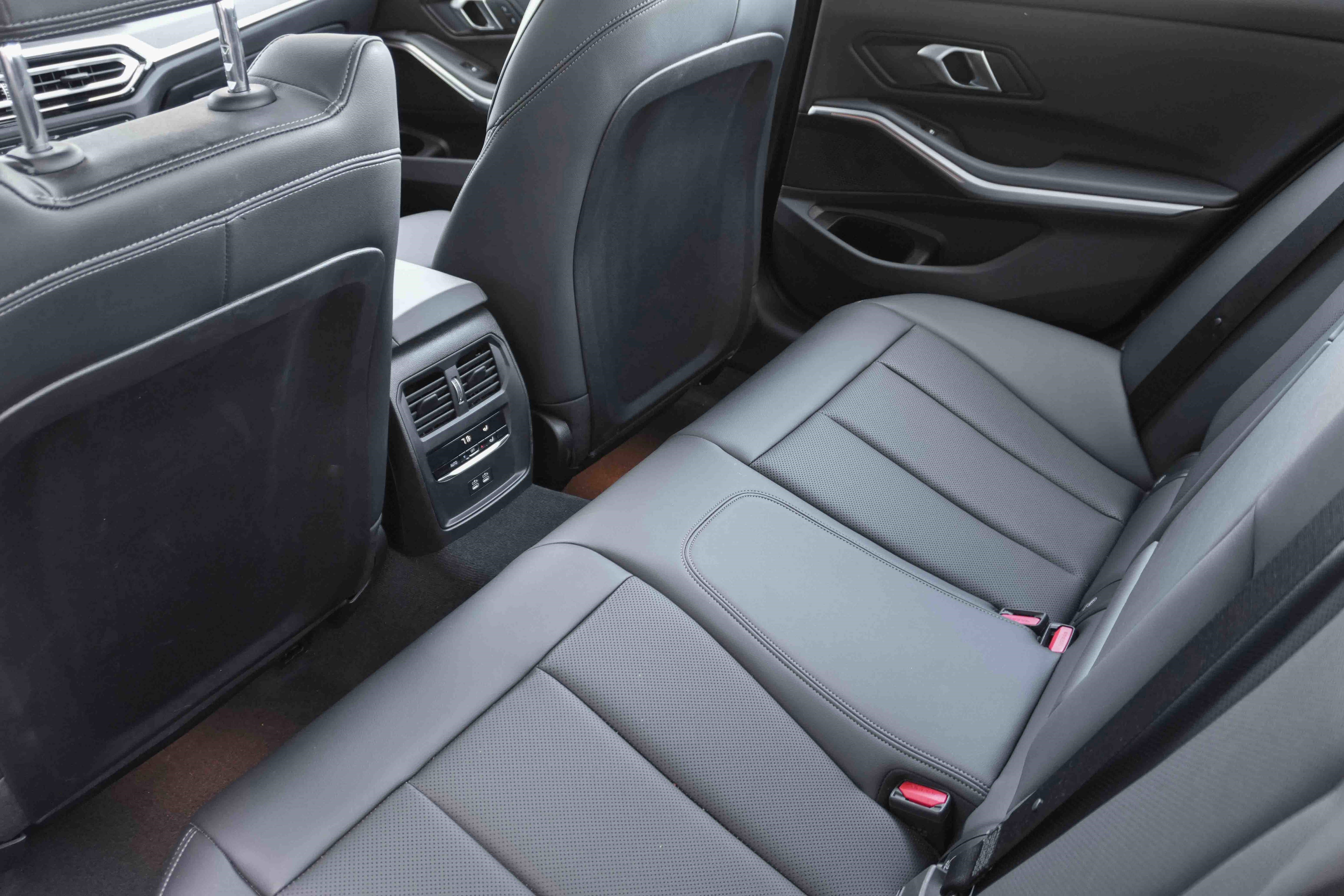 Certified 2024 BMW 330i Sedan image 30