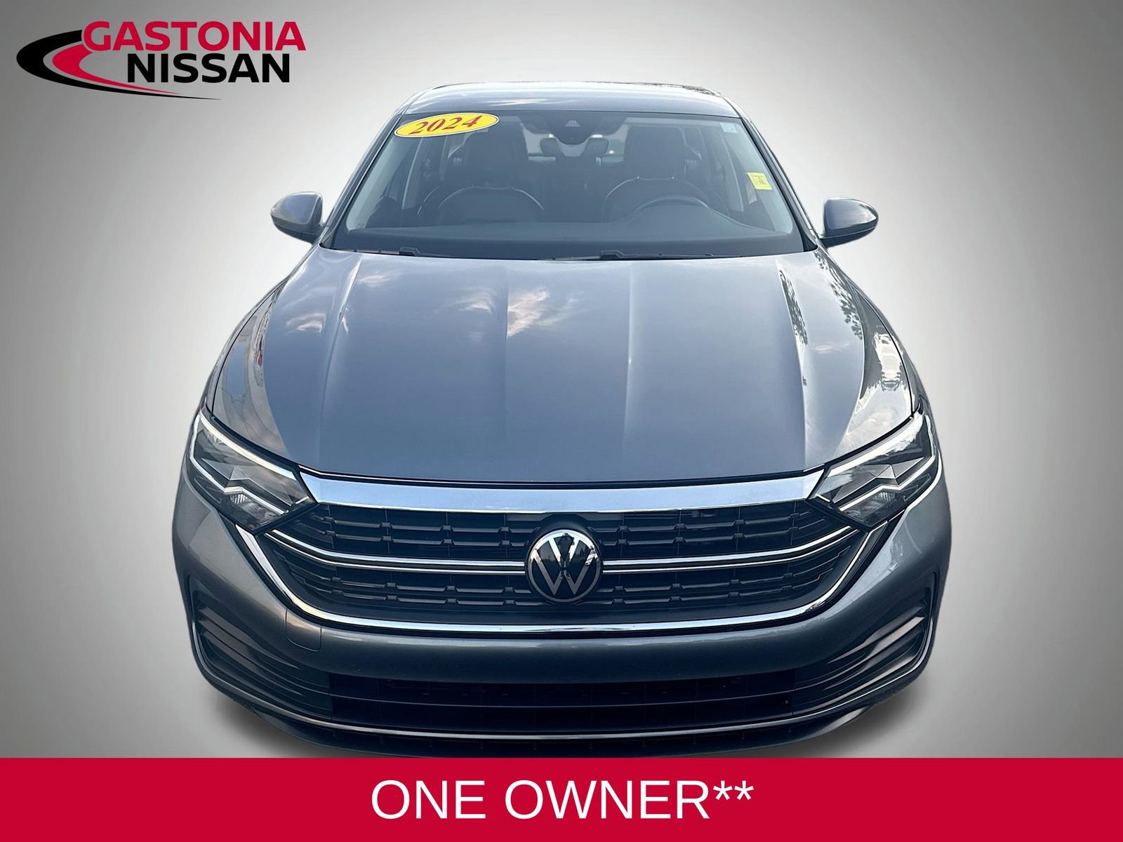 Used 2024 Volkswagen Jetta SE image 2