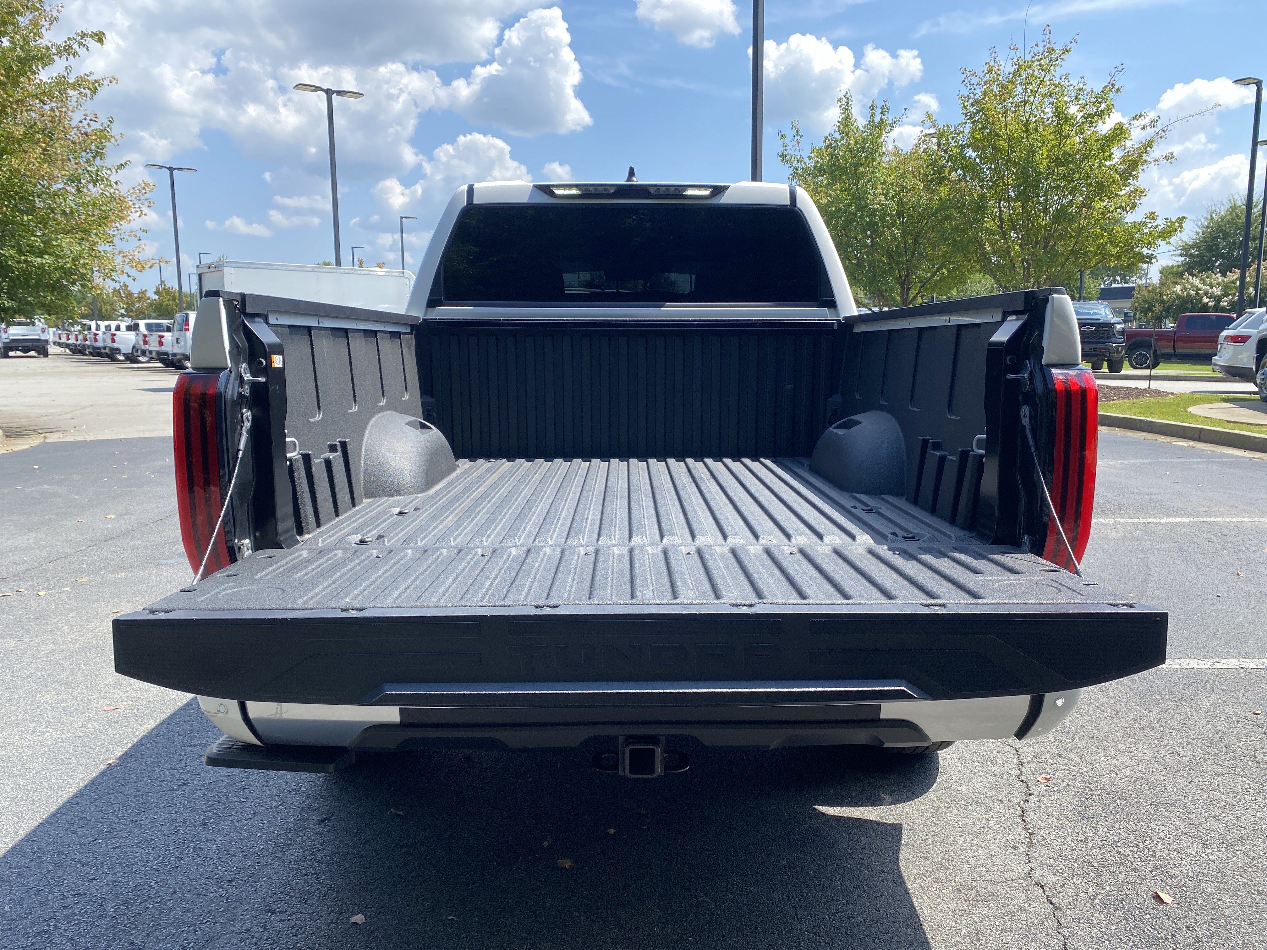 Used 2025 Toyota Tundra Limited AWD/4WD image 11