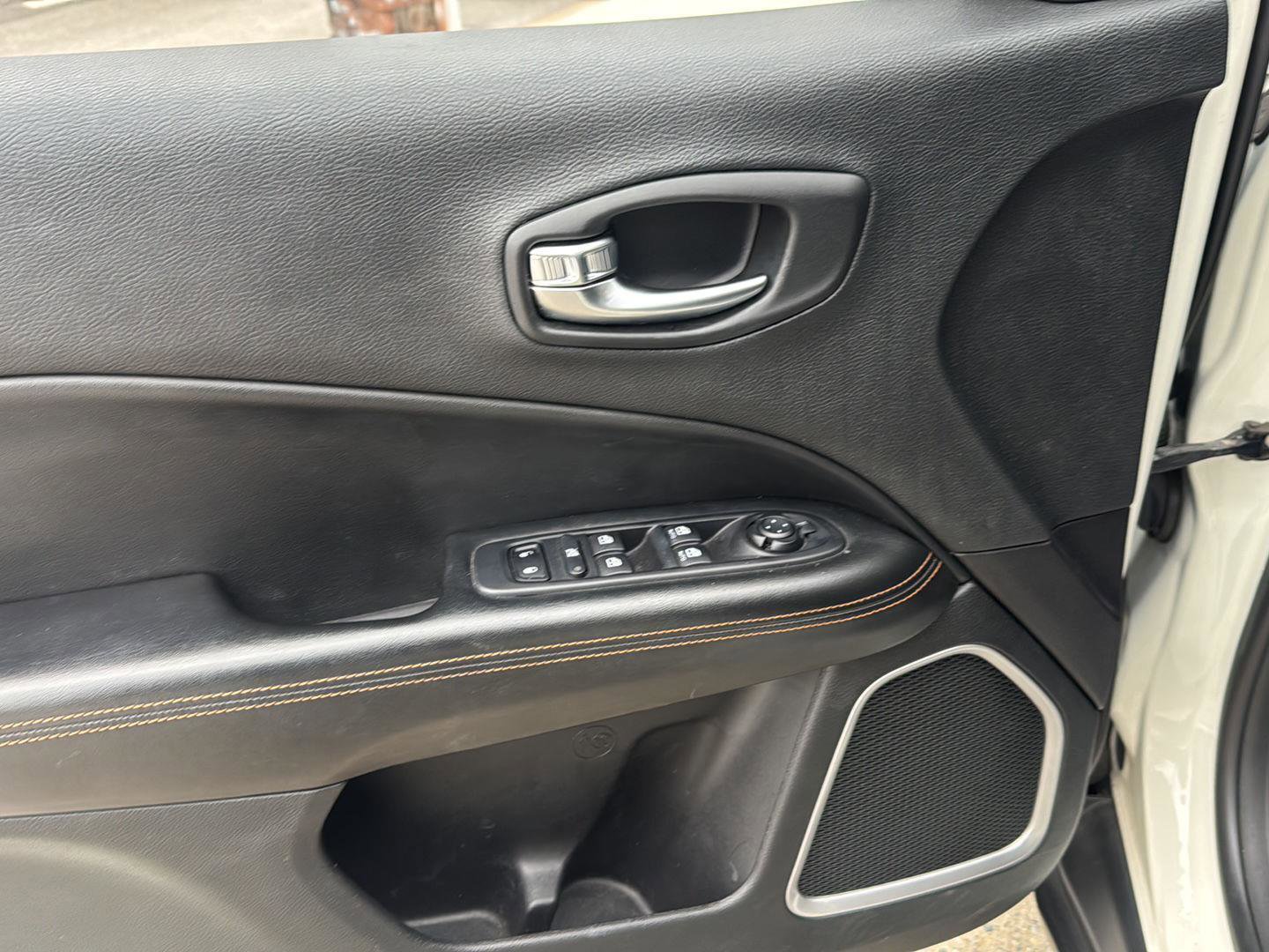 Used 2018 Jeep Compass Limited image 11