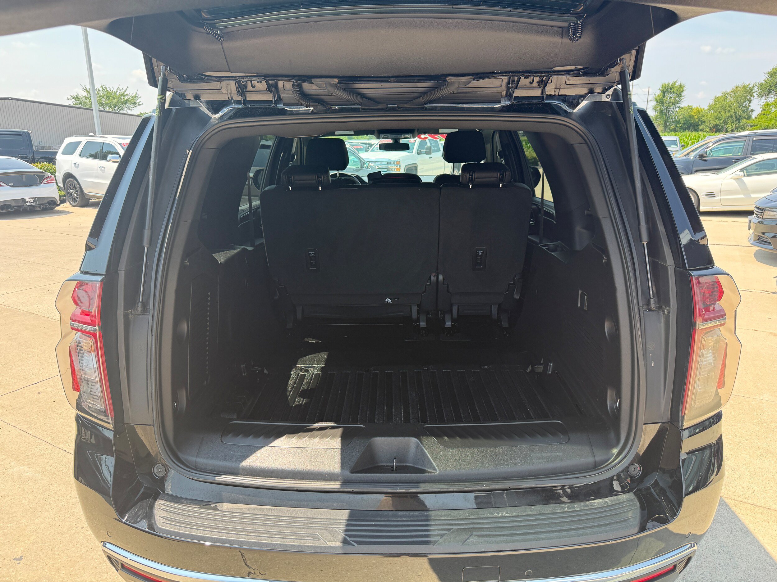 Used 2023 Chevrolet Tahoe 4WD image 7