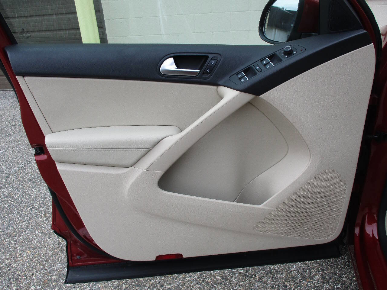 Used 2016 Volkswagen Tiguan SE image 73