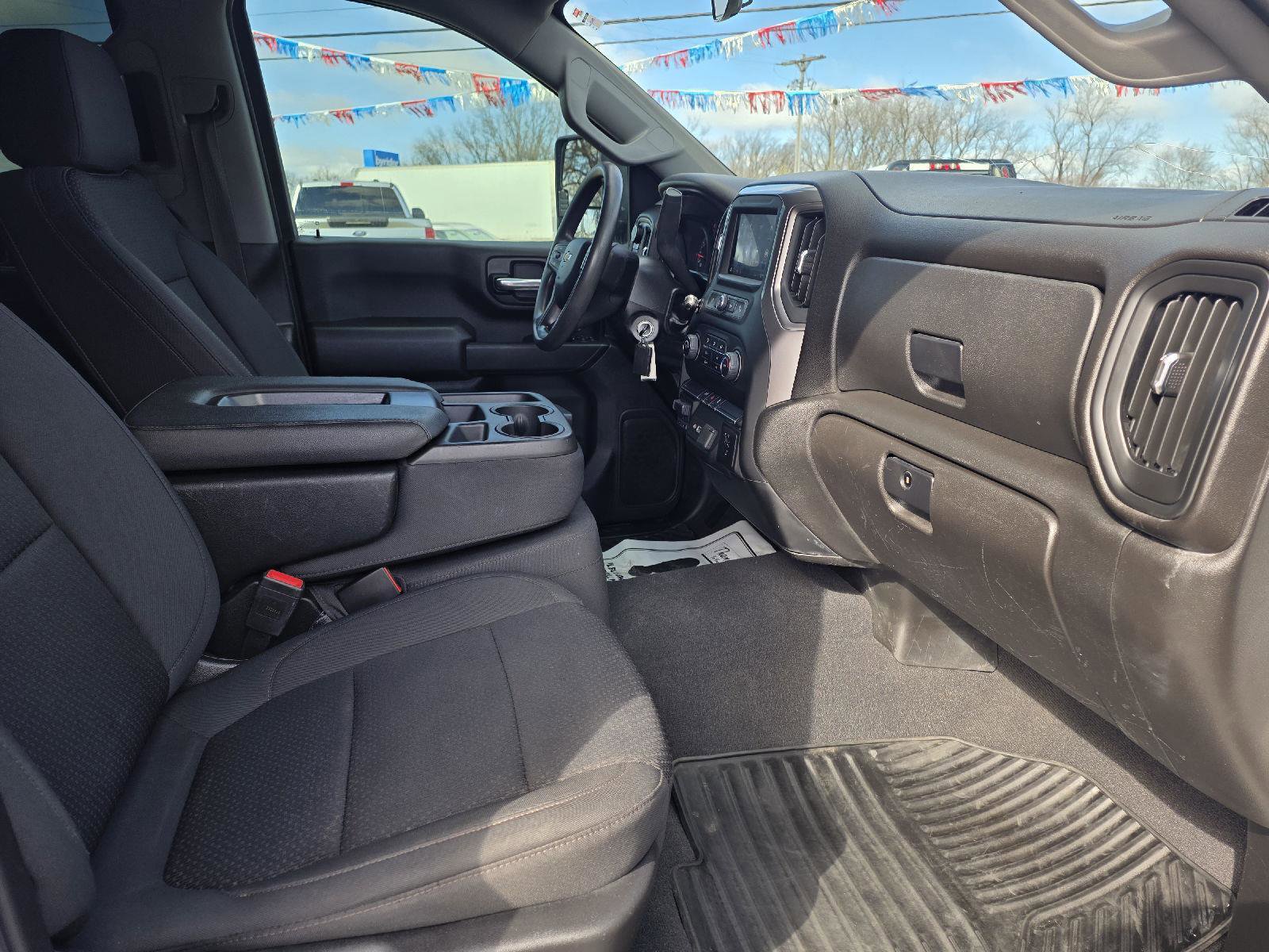 Used 2022 Chevrolet Silverado 2500 Custom w/ Custom Convenience Package image 4