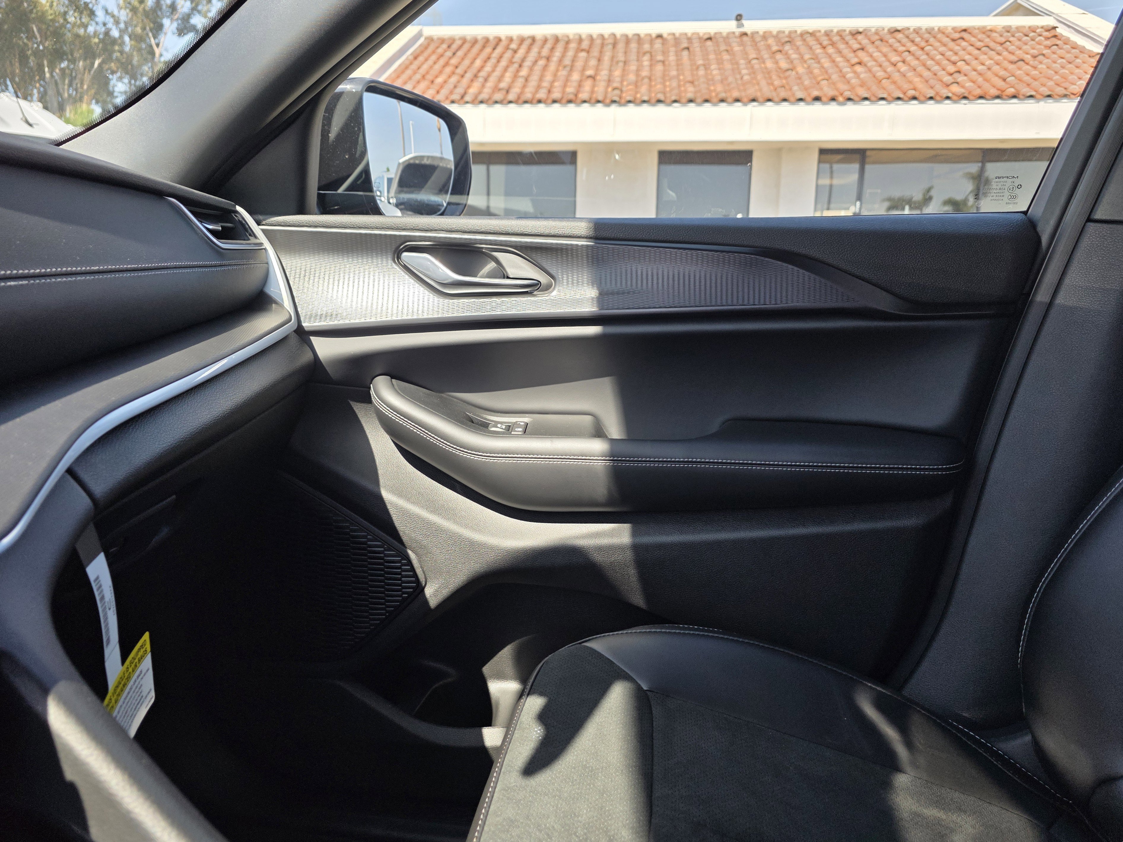 New 2025 Jeep Grand Cherokee Altitude image 12