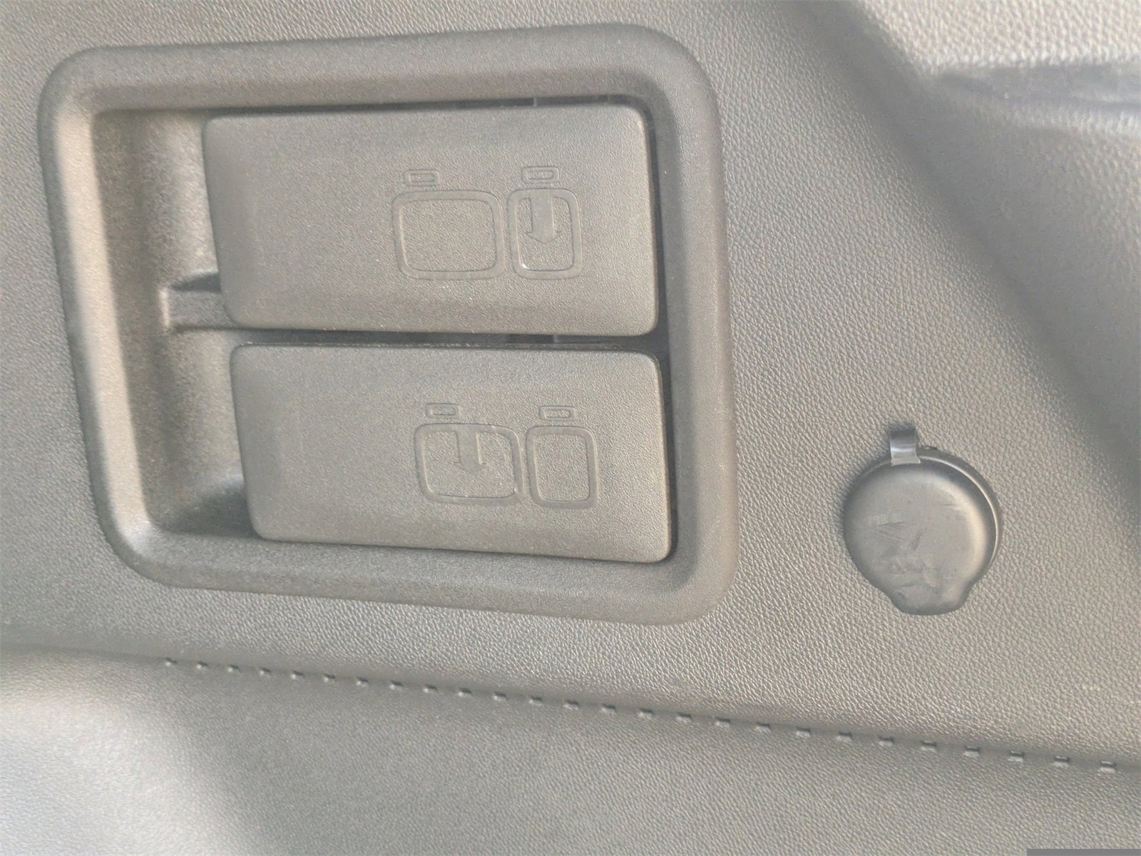 Used 2023 GMC Terrain SLT image 13