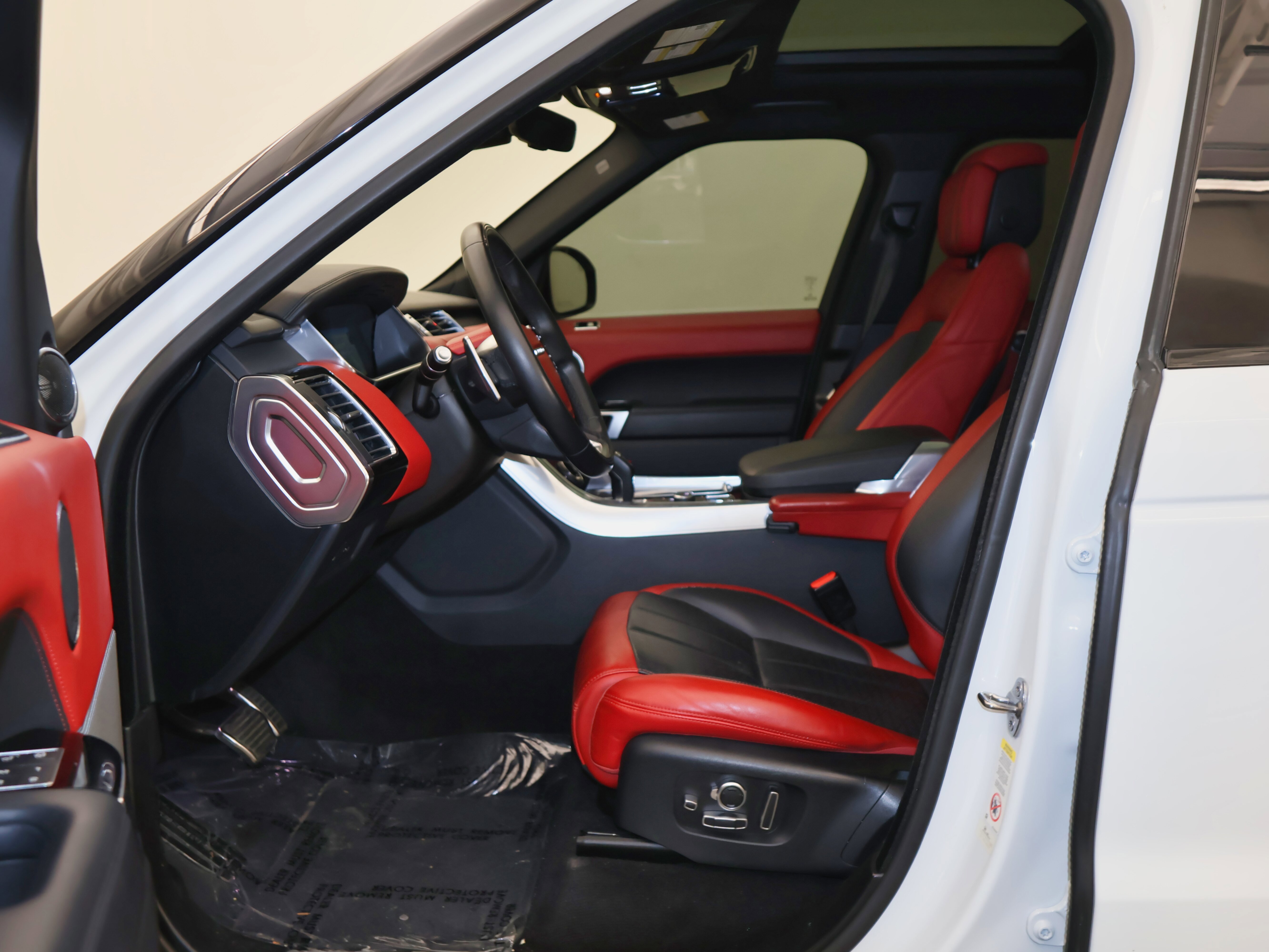 Used 2018 Land Rover Range Rover Sport HSE Dynamic image 14