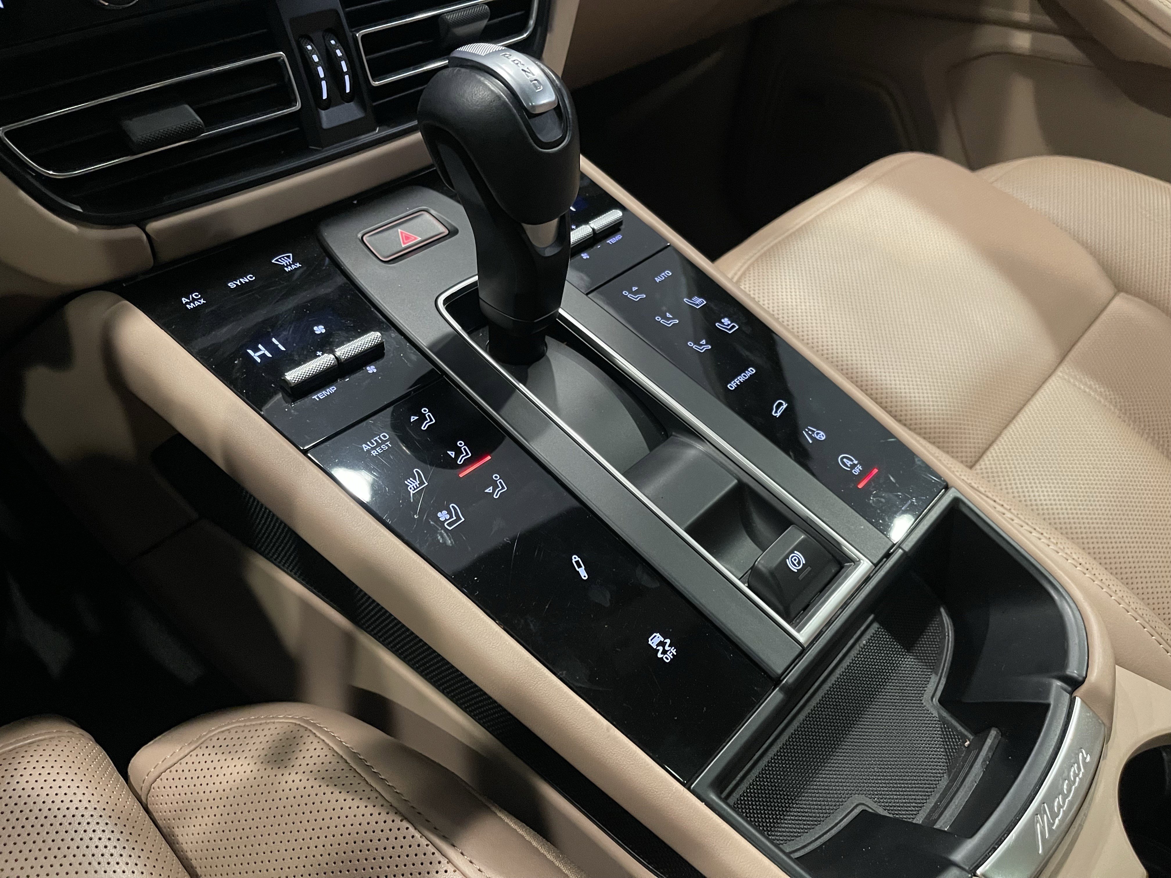 Used 2024 Porsche Macan image 19