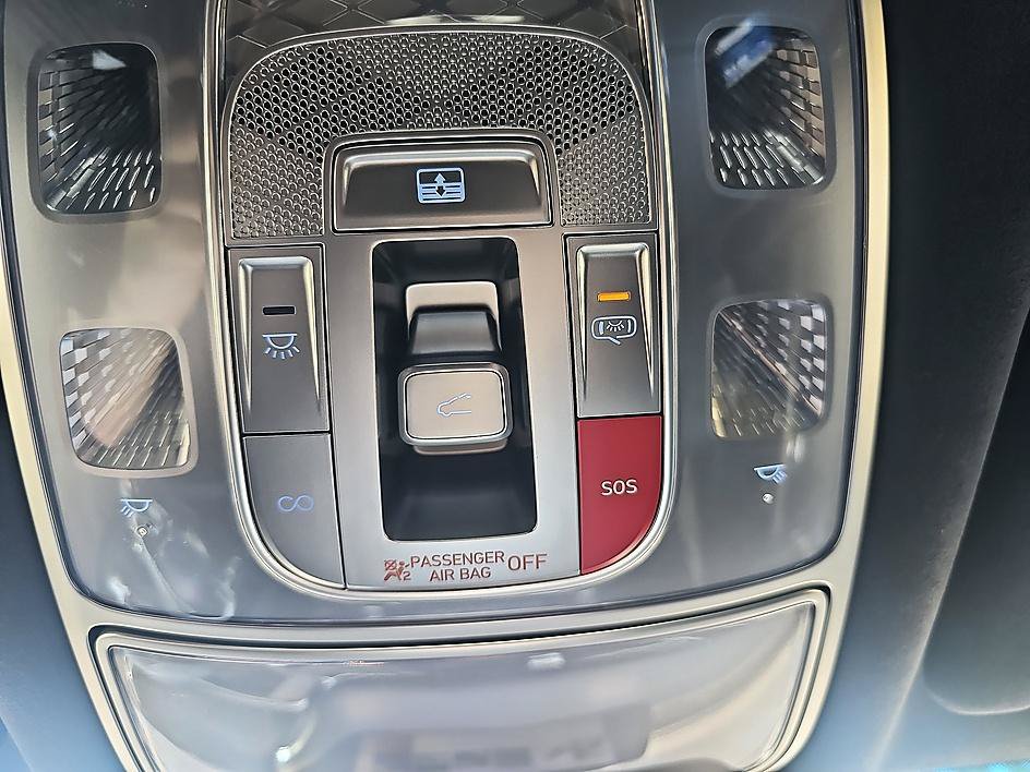 Used 2025 Genesis G90 3.5T AWD/4WD image 30