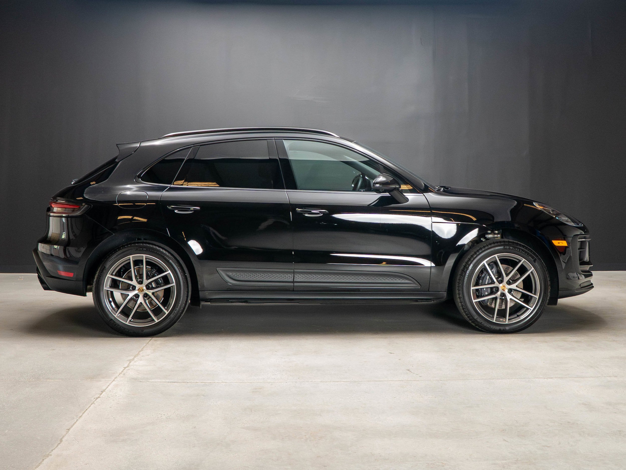 Certified 2026 Porsche Macan AWD/4WD image 8