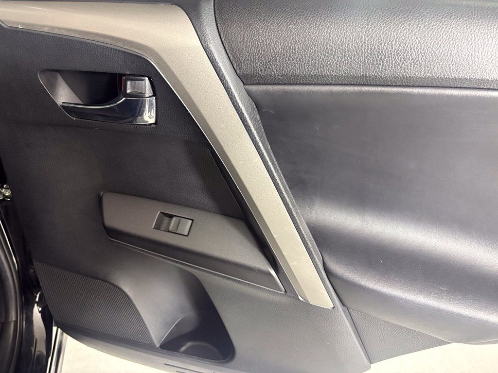 Used 2018 Toyota RAV4 XLE w/ Plus Extra Value Package AWD/4WD image 15
