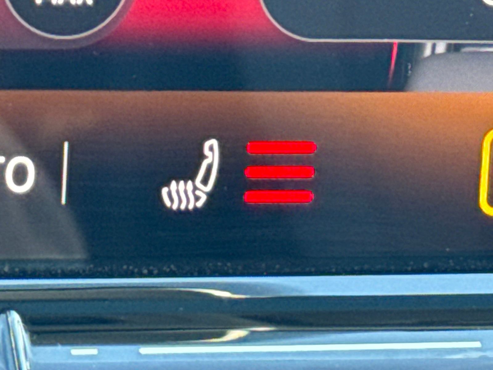 Used 2025 Volkswagen Tiguan SE image 32