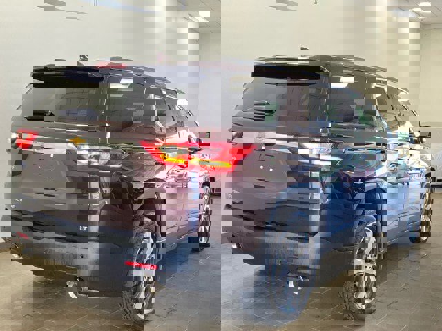 Used 2021 Chevrolet Traverse LT w/ LT Premium Package image 7