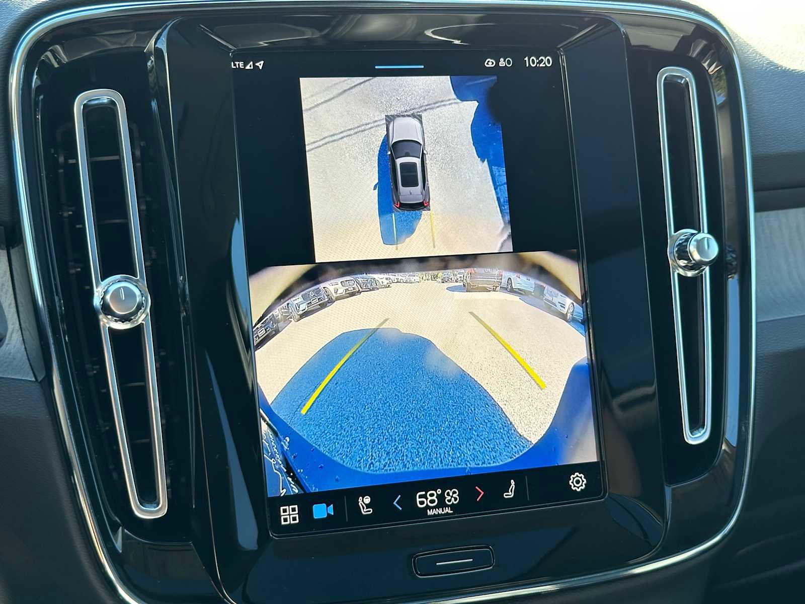 Used 2025 Volvo XC40 B5 Plus w/ Climate Package image 25