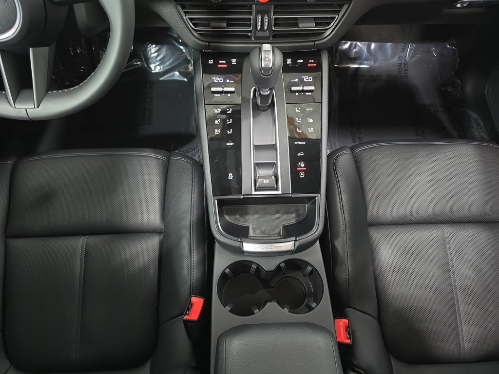 Certified 2026 Porsche Macan AWD/4WD image 20