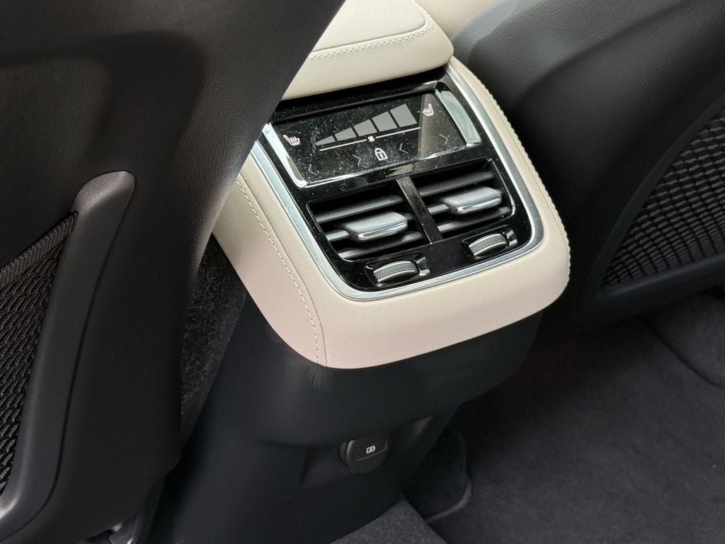 Certified 2025 Volvo XC90 B5 Core AWD/4WD image 13