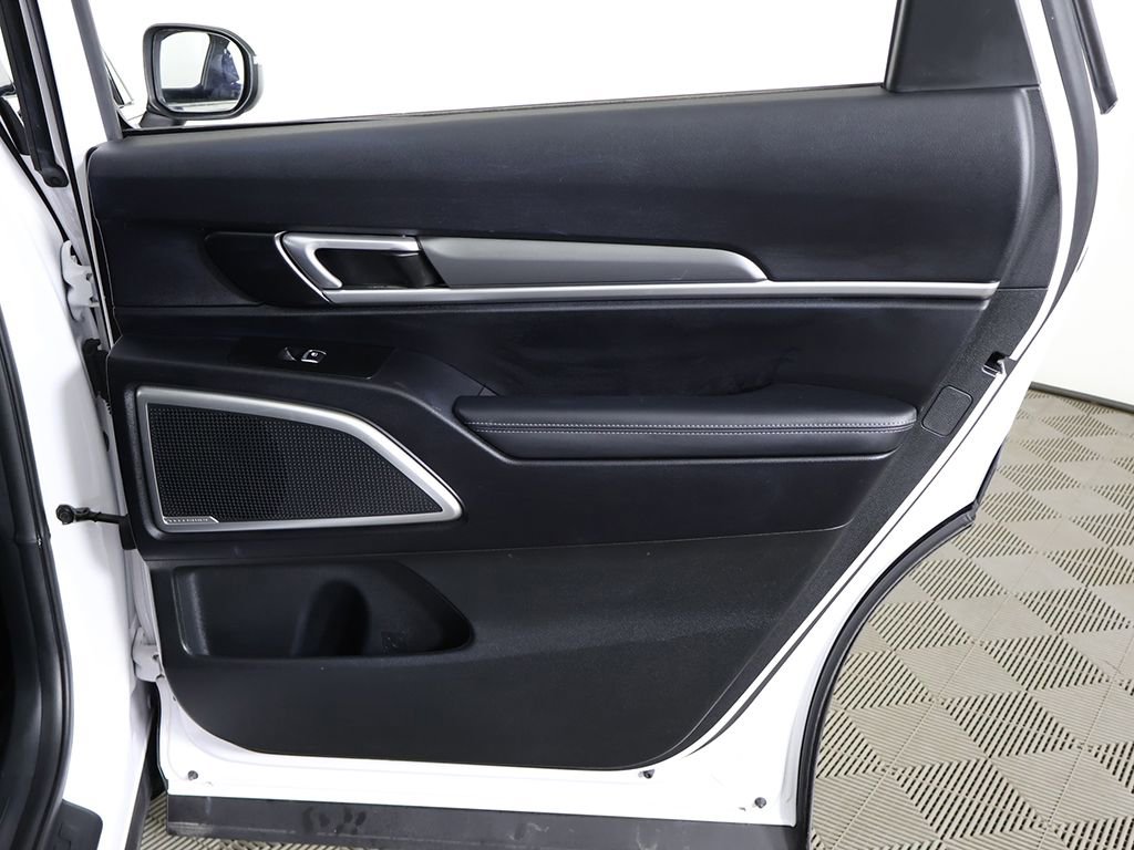 Used 2022 Kia Telluride LX FWD image 25