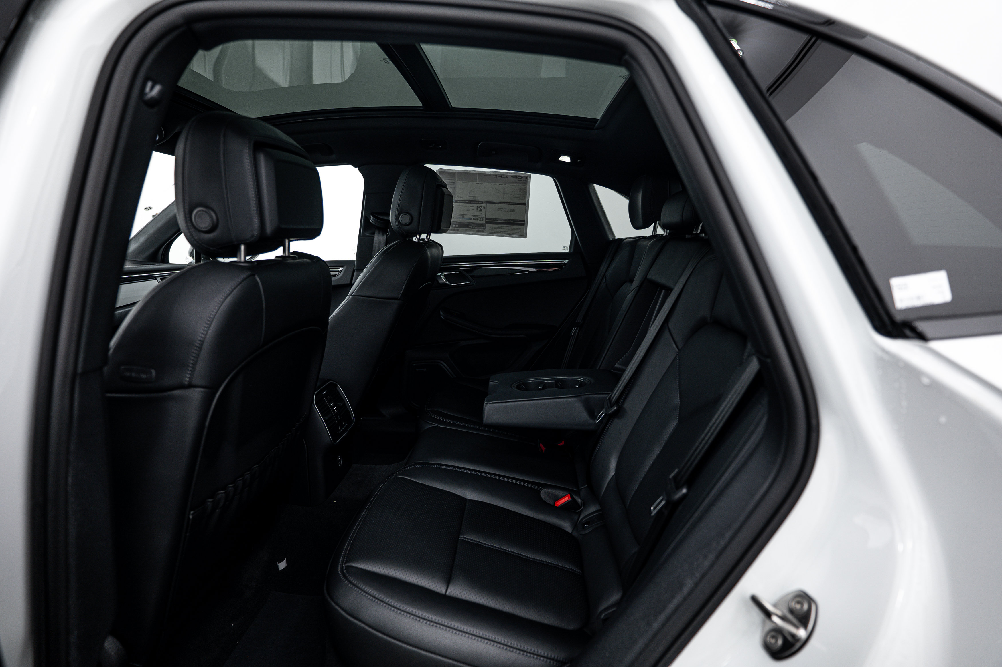 Certified 2026 Porsche Macan Turbo AWD/4WD image 21