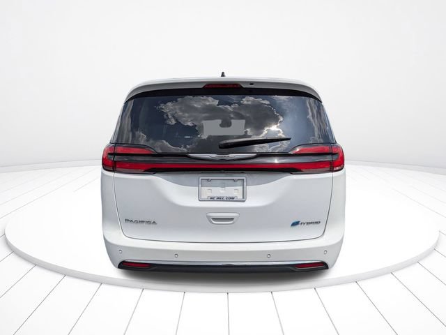 Used 2023 Chrysler Pacifica Touring-L FWD image 4