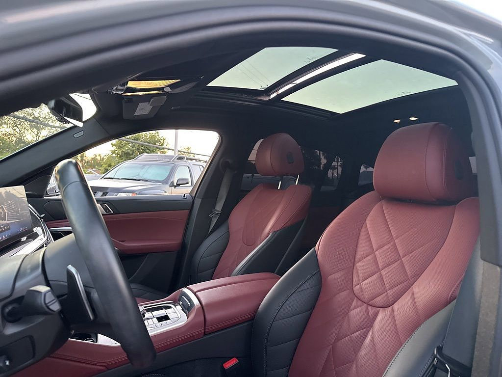 Used 2025 BMW X6 xDrive40i w/ Premium Package AWD/4WD image 11
