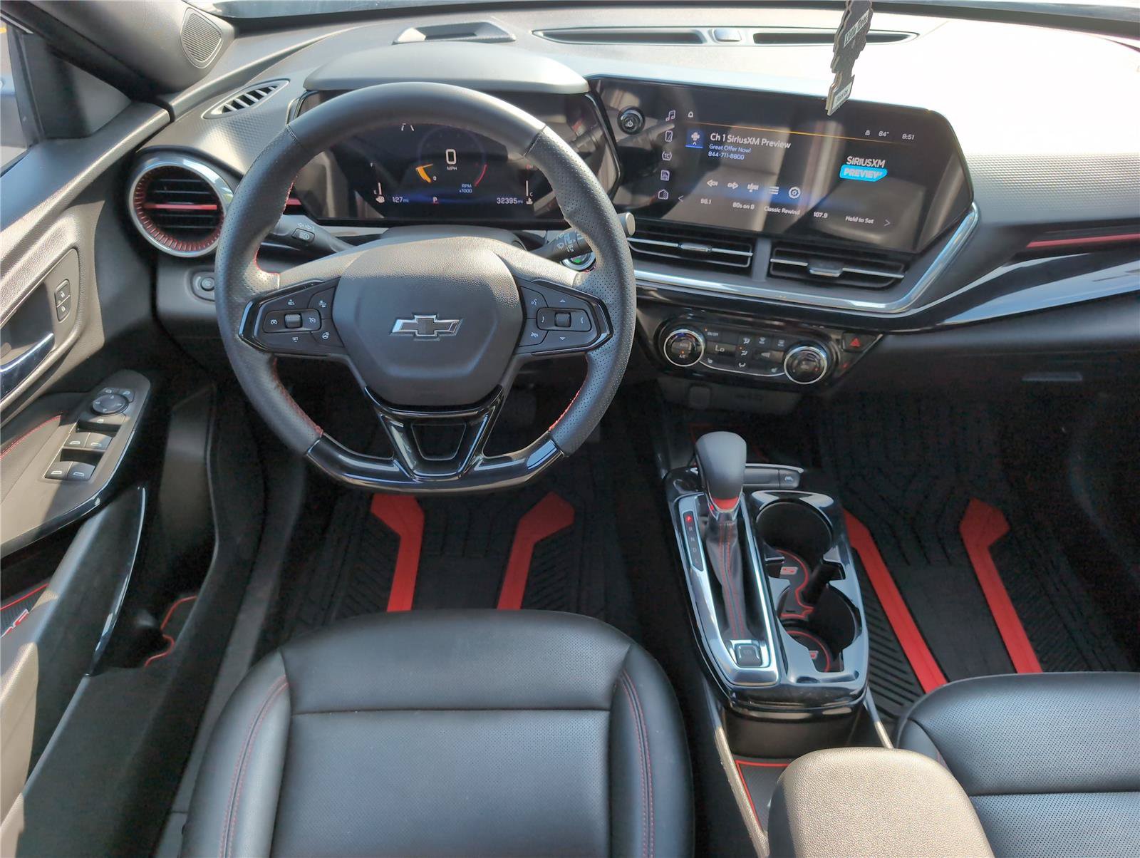 Used 2025 Chevrolet Trax RS w/ Sunroof Package FWD image 32