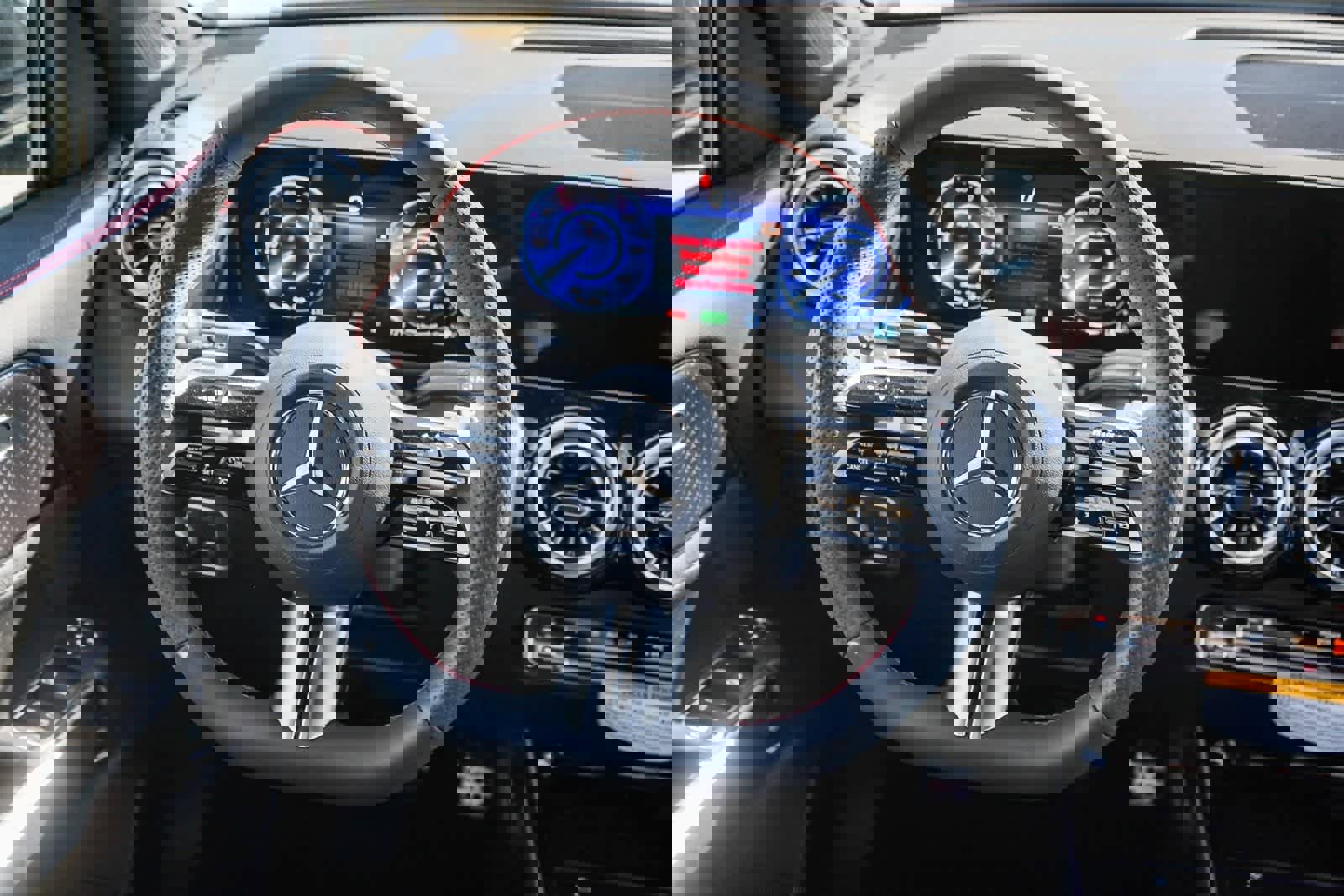 Used 2024 Mercedes-Benz EQB 300 4MATIC image 16