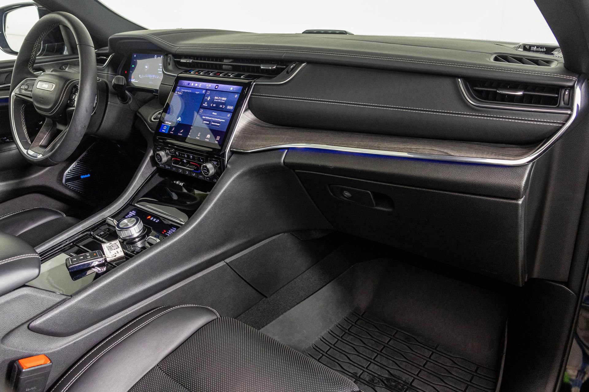 Used 2024 Jeep Grand Cherokee Overland w/ Luxury Tech Group IV image 52