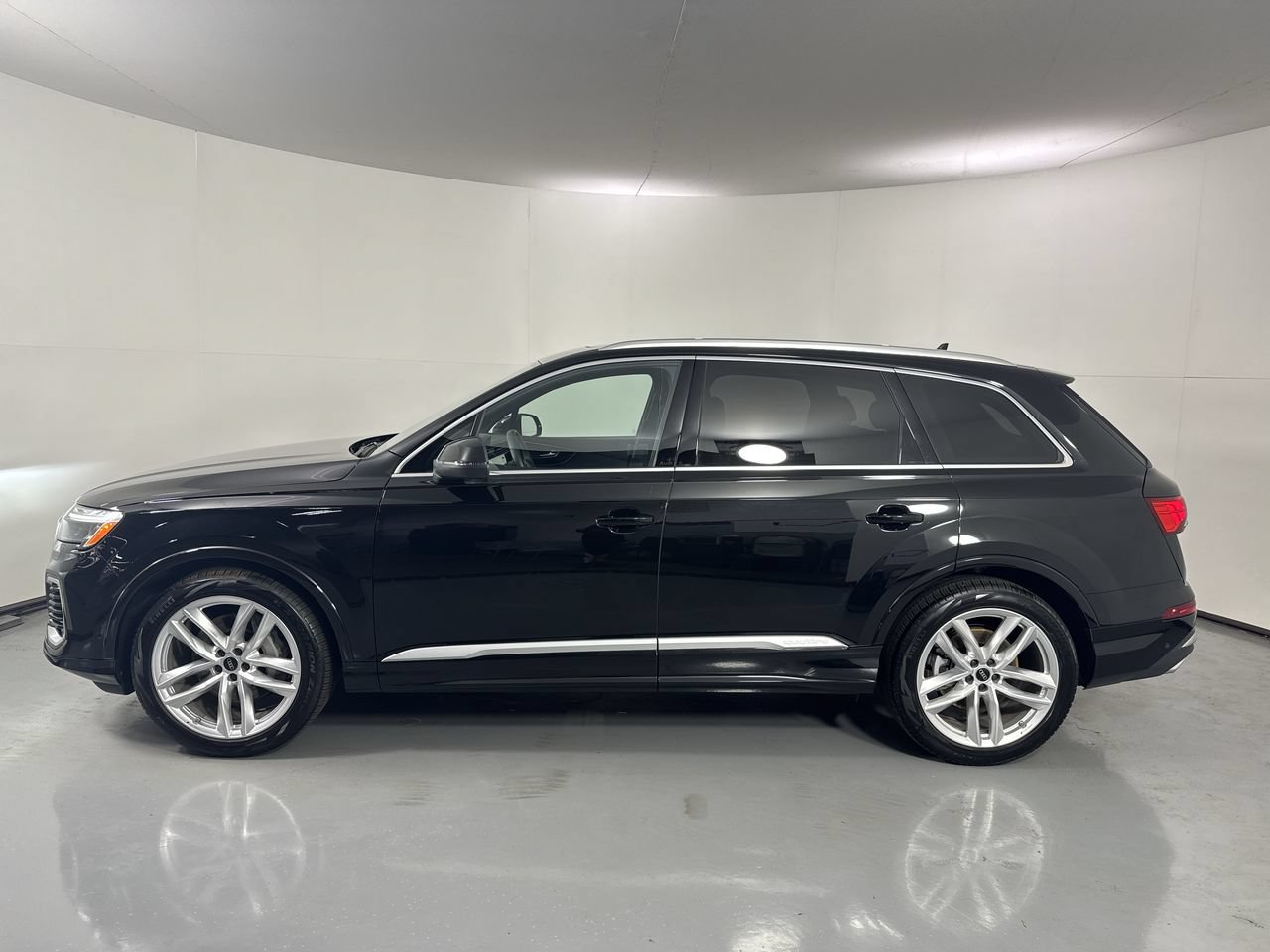 Used 2025 Audi Q7 3.0T Premium Plus w/ Premium Plus Package AWD/4WD image 2