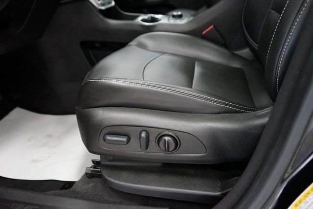 Used 2022 GMC Terrain SLT w/ Infotainment Package II image 28