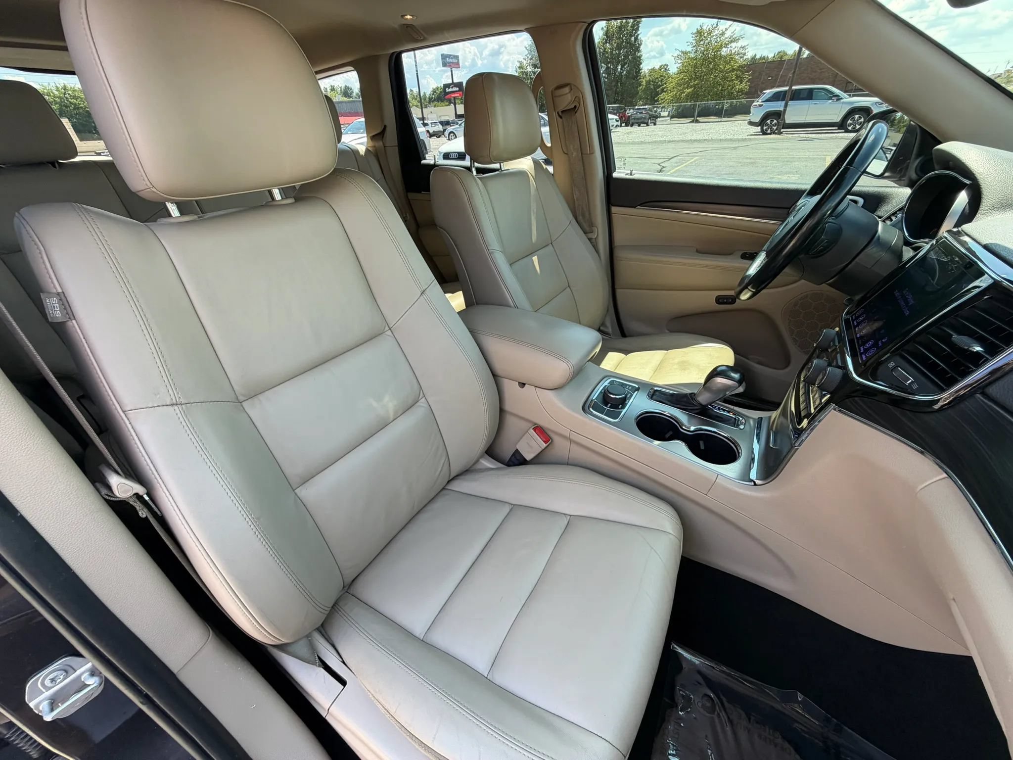 Used 2020 Jeep Grand Cherokee Limited AWD/4WD image 26