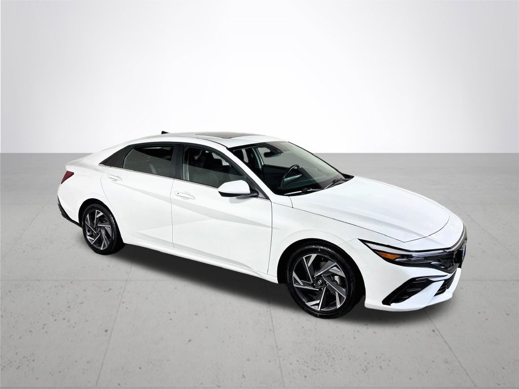 Used 2025 Hyundai Elantra SEL FWD image 4