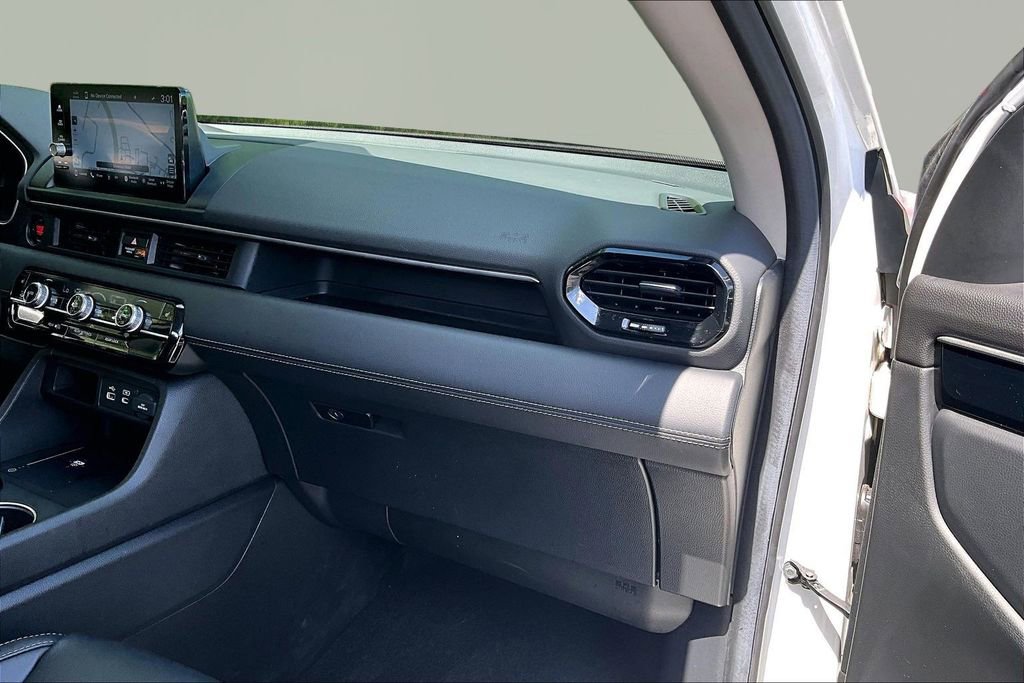 Certified 2025 Honda Pilot Touring image 21