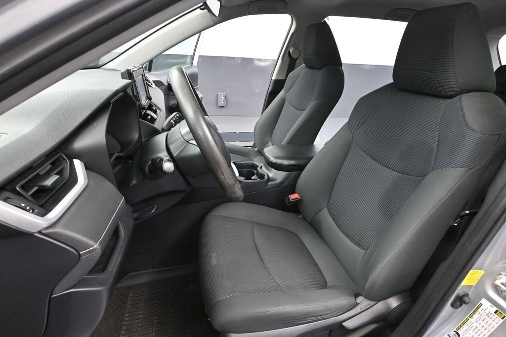 Used 2019 Toyota RAV4 LE w/ Carpet Mat Package AWD/4WD image 22