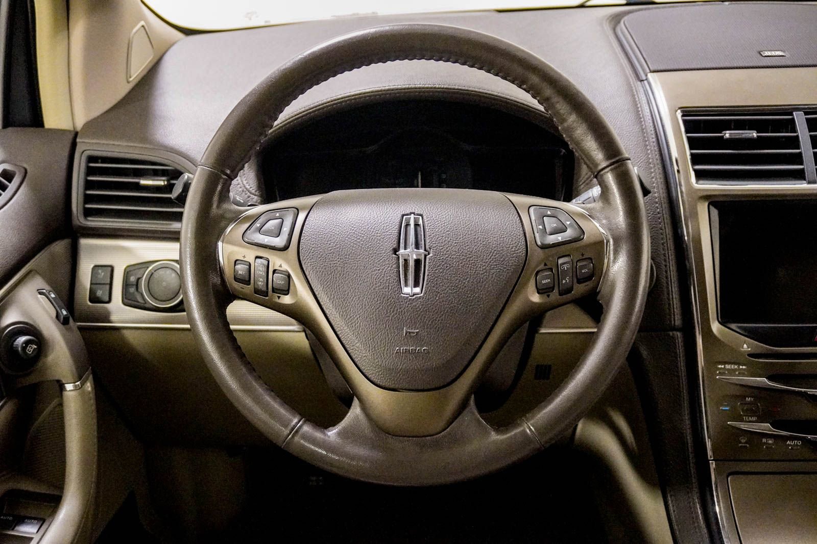 Used 2015 Lincoln MKX FWD w/ Equipment Group 101A image 21