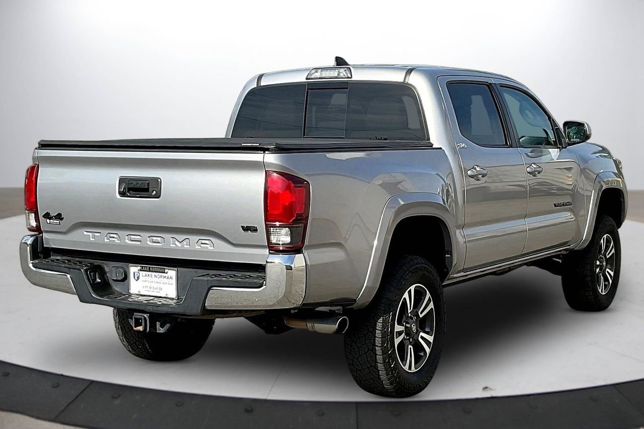 Used 2018 Toyota Tacoma SR5 AWD/4WD image 9