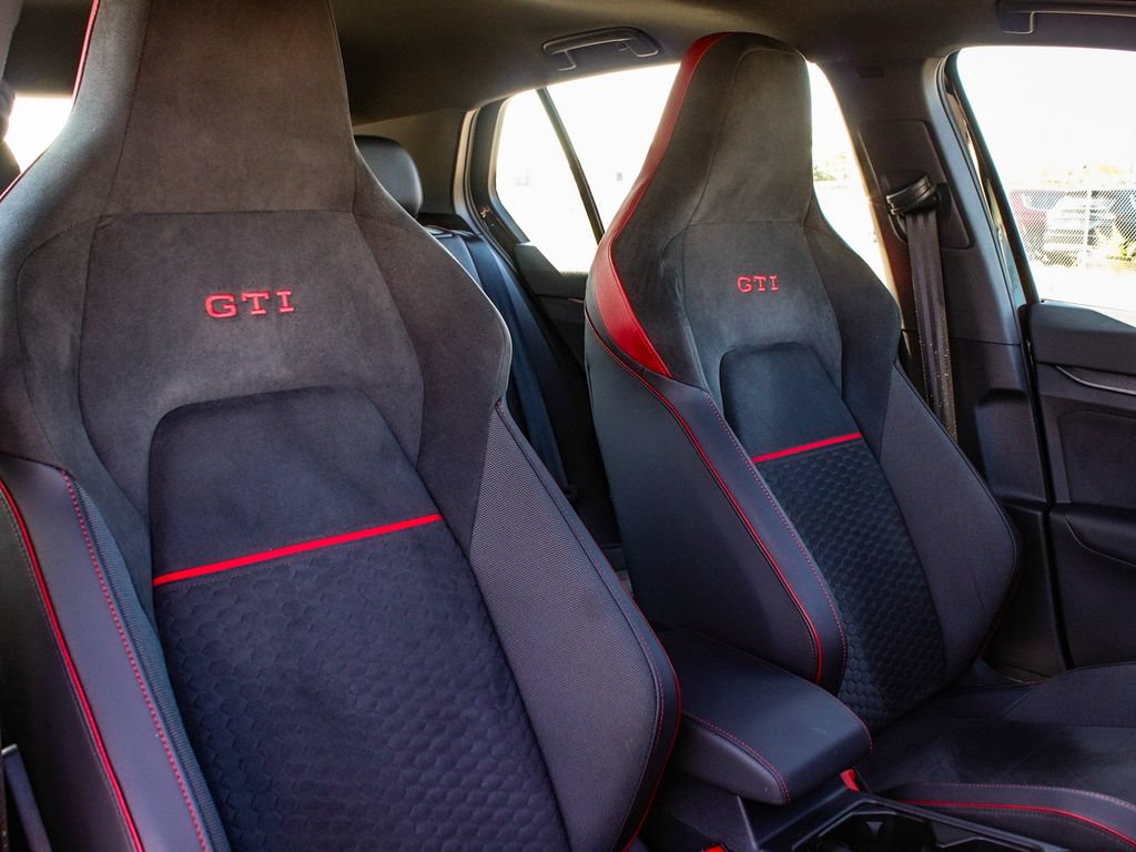 Used 2025 Volkswagen GTI SE FWD image 40
