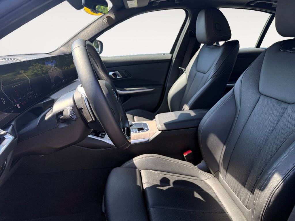 Used 2025 BMW 330i Sedan RWD image 9