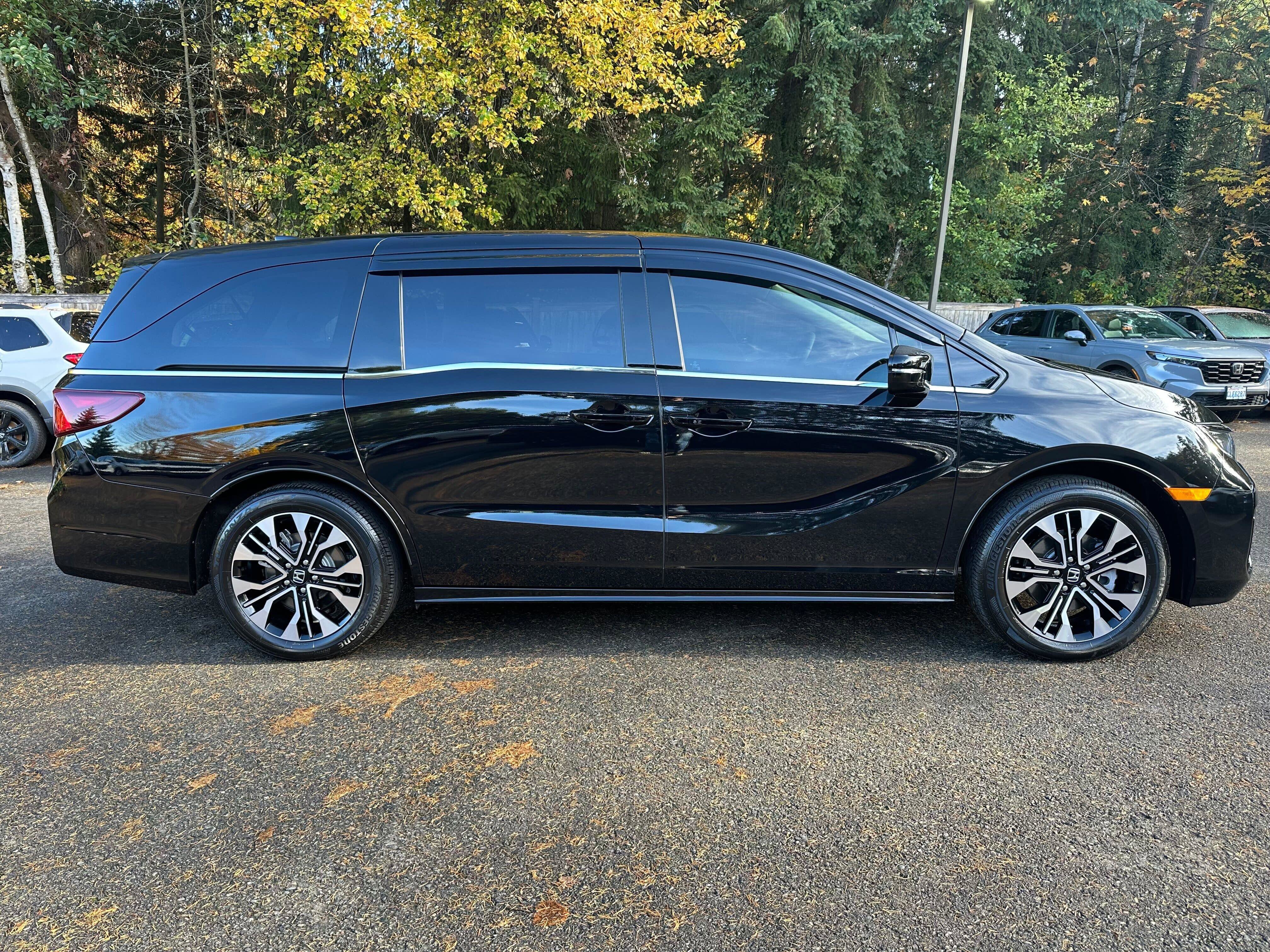 Used 2025 Honda Odyssey Elite image 8