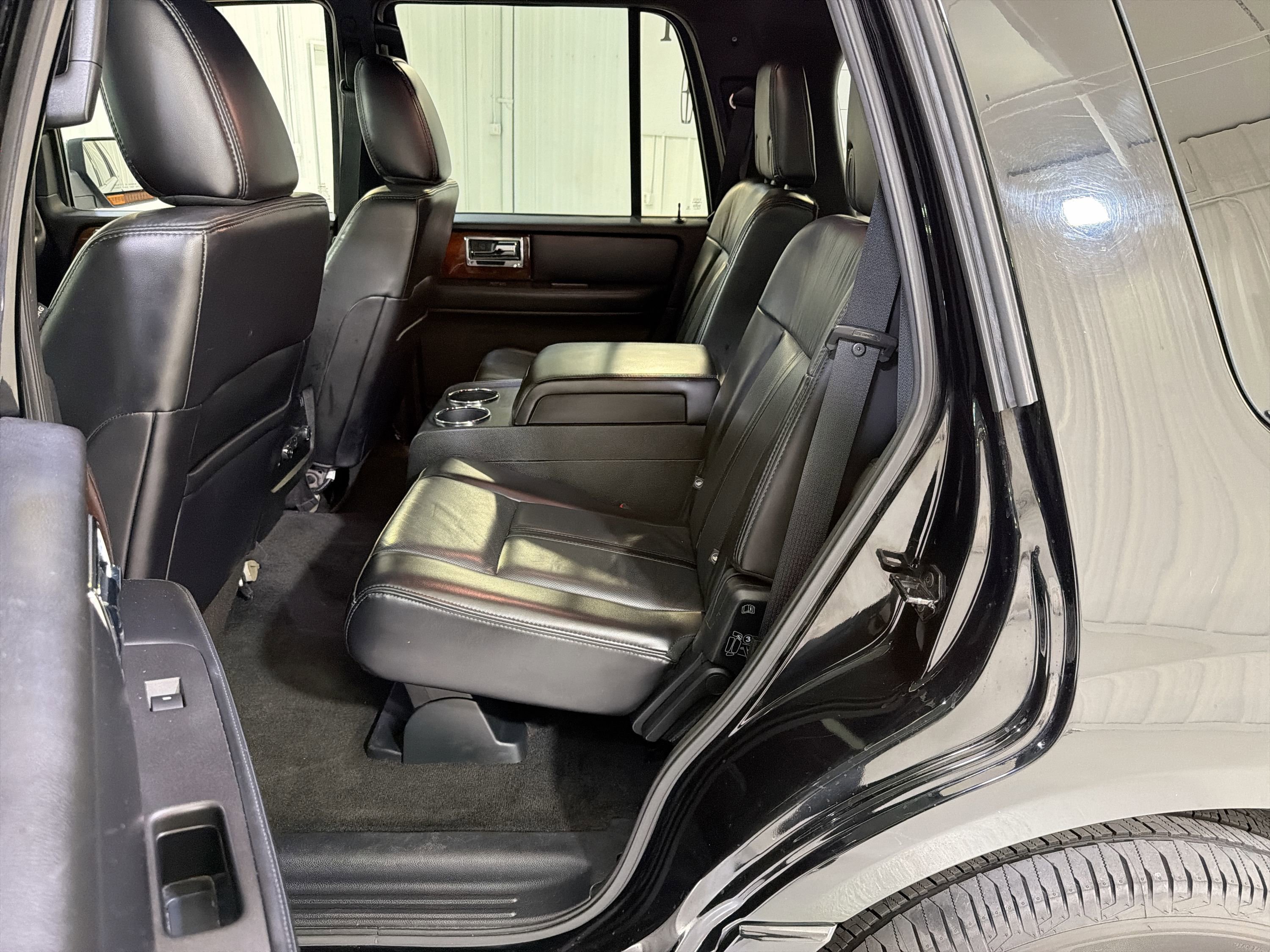 Used 2017 Lincoln Navigator Select RWD image 25