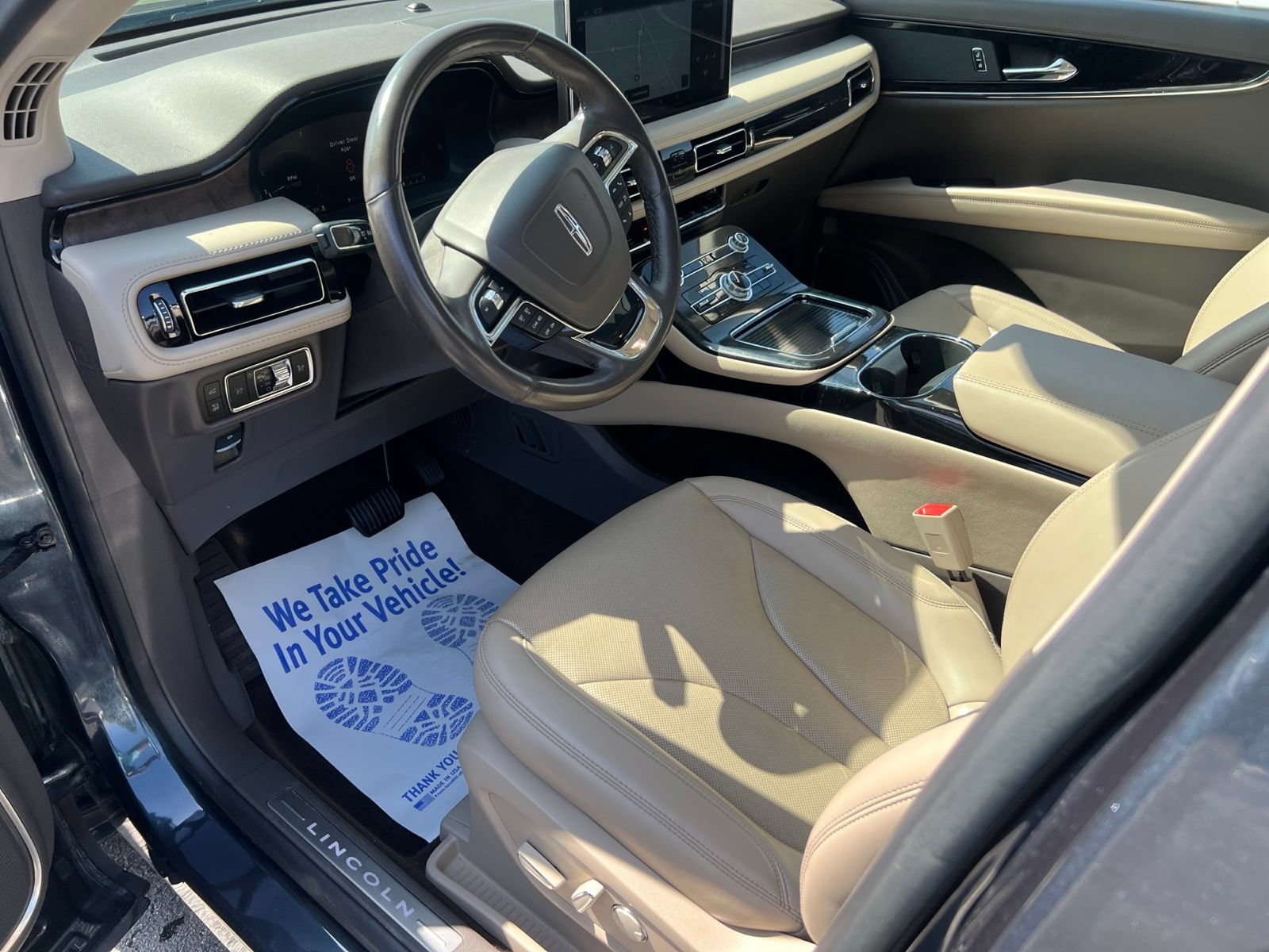 Used 2023 Lincoln Nautilus Reserve AWD/4WD image 27