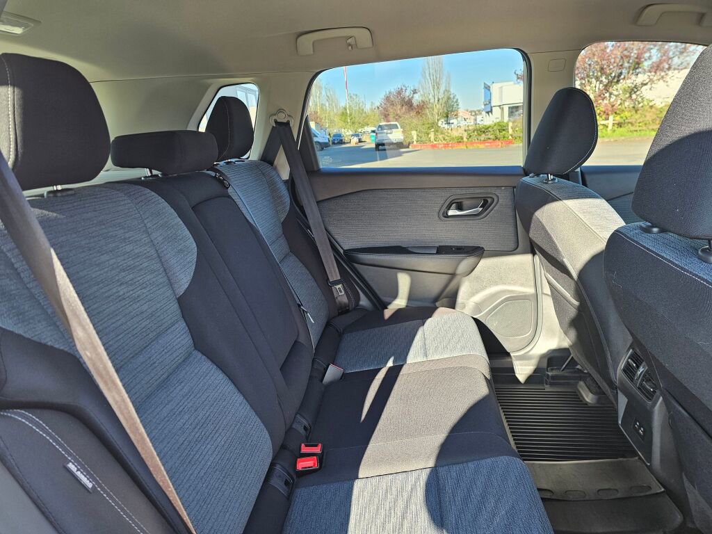 Used 2021 Nissan Rogue SV image 15