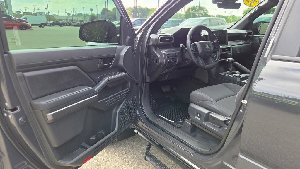Used 2025 Toyota Tacoma SR5 AWD/4WD image 11