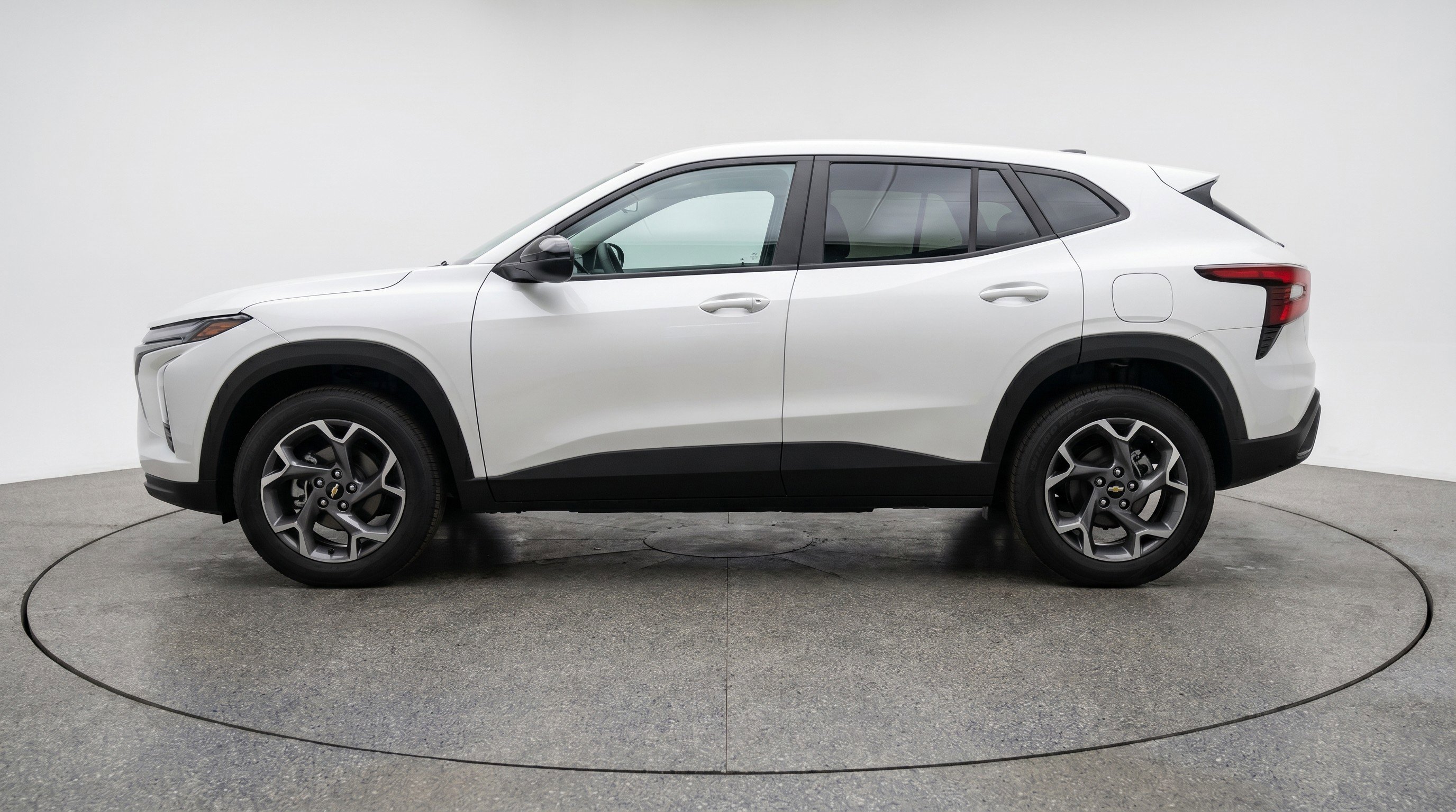 Used 2025 Chevrolet Trax LT w/ LT Convenience Package FWD image 5