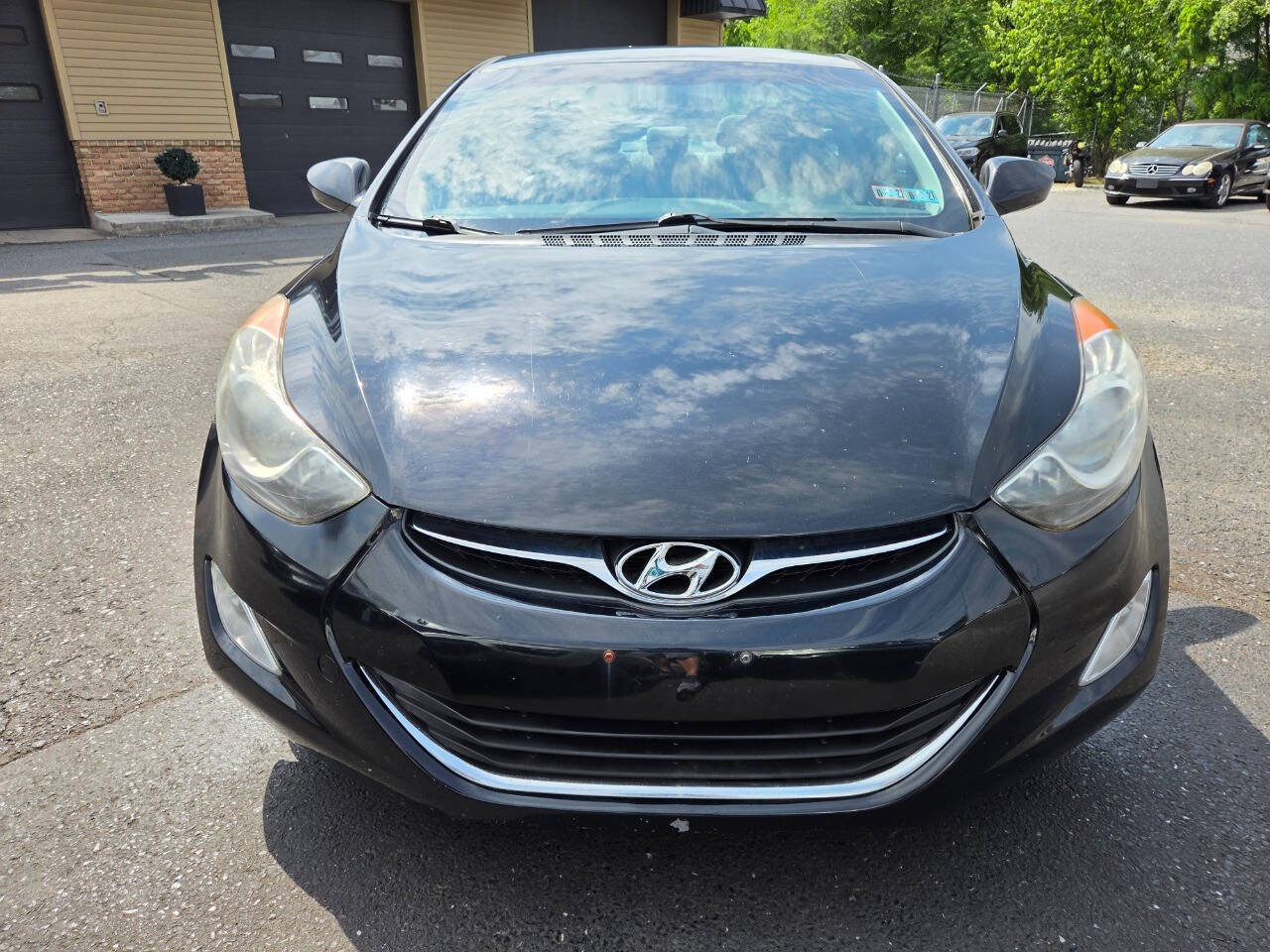 Used 2013 Hyundai Elantra GLS w/ Preferred Pkg FWD image 2