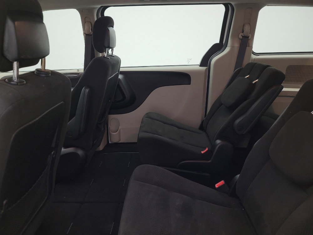 Used 2016 Dodge Grand Caravan American Value Package w/ UConnect Hands-Free Group image 18