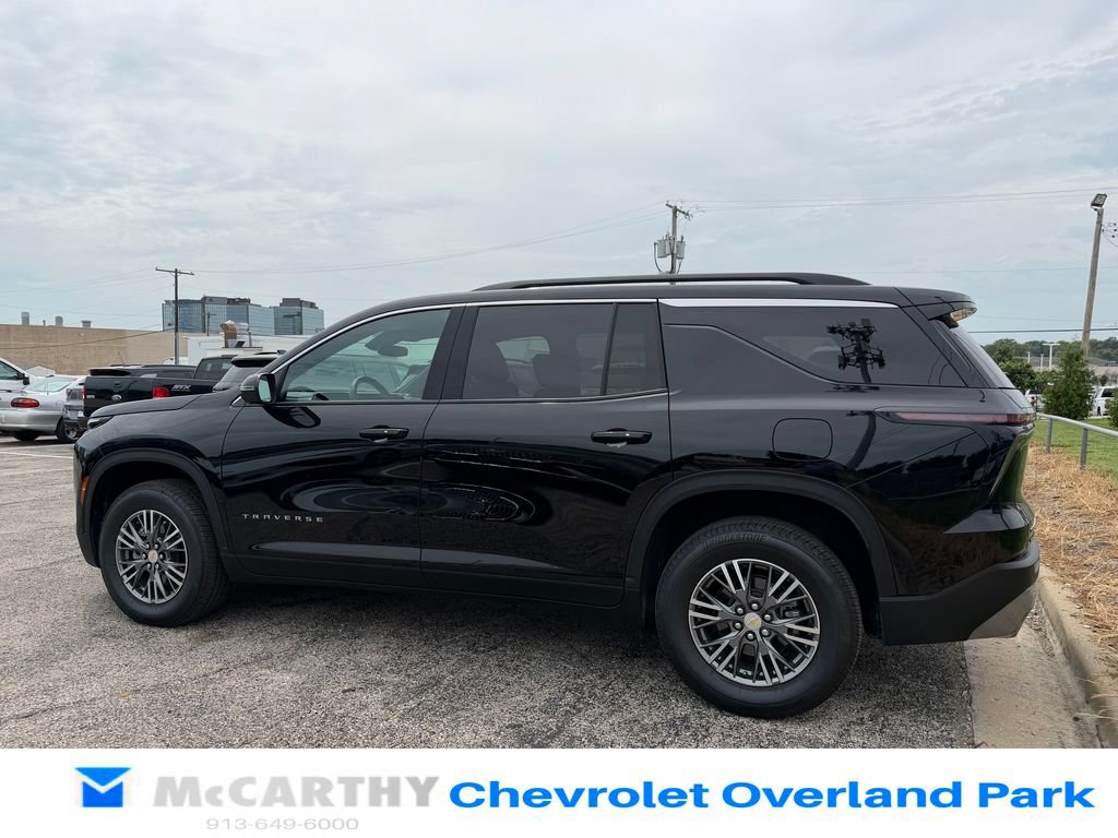 Used 2025 Chevrolet Traverse LT w/ Driver Confidence Package FWD image 5