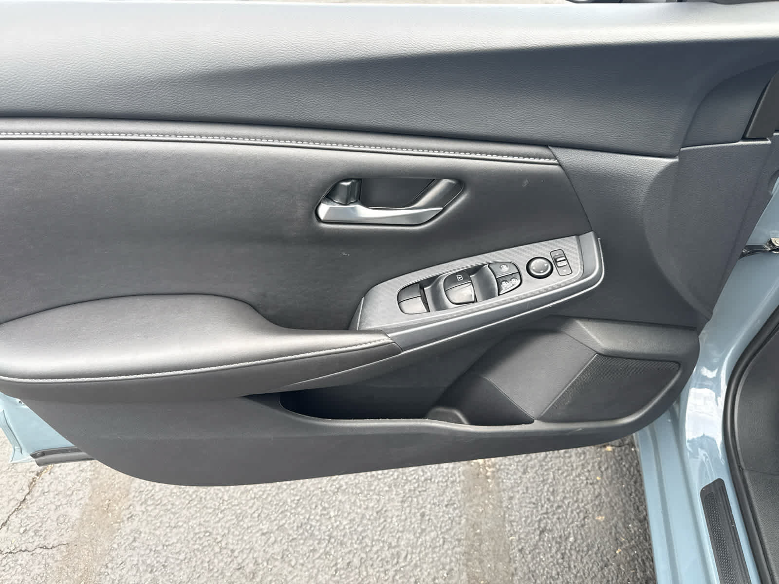 Used 2025 Nissan Sentra SV FWD image 12