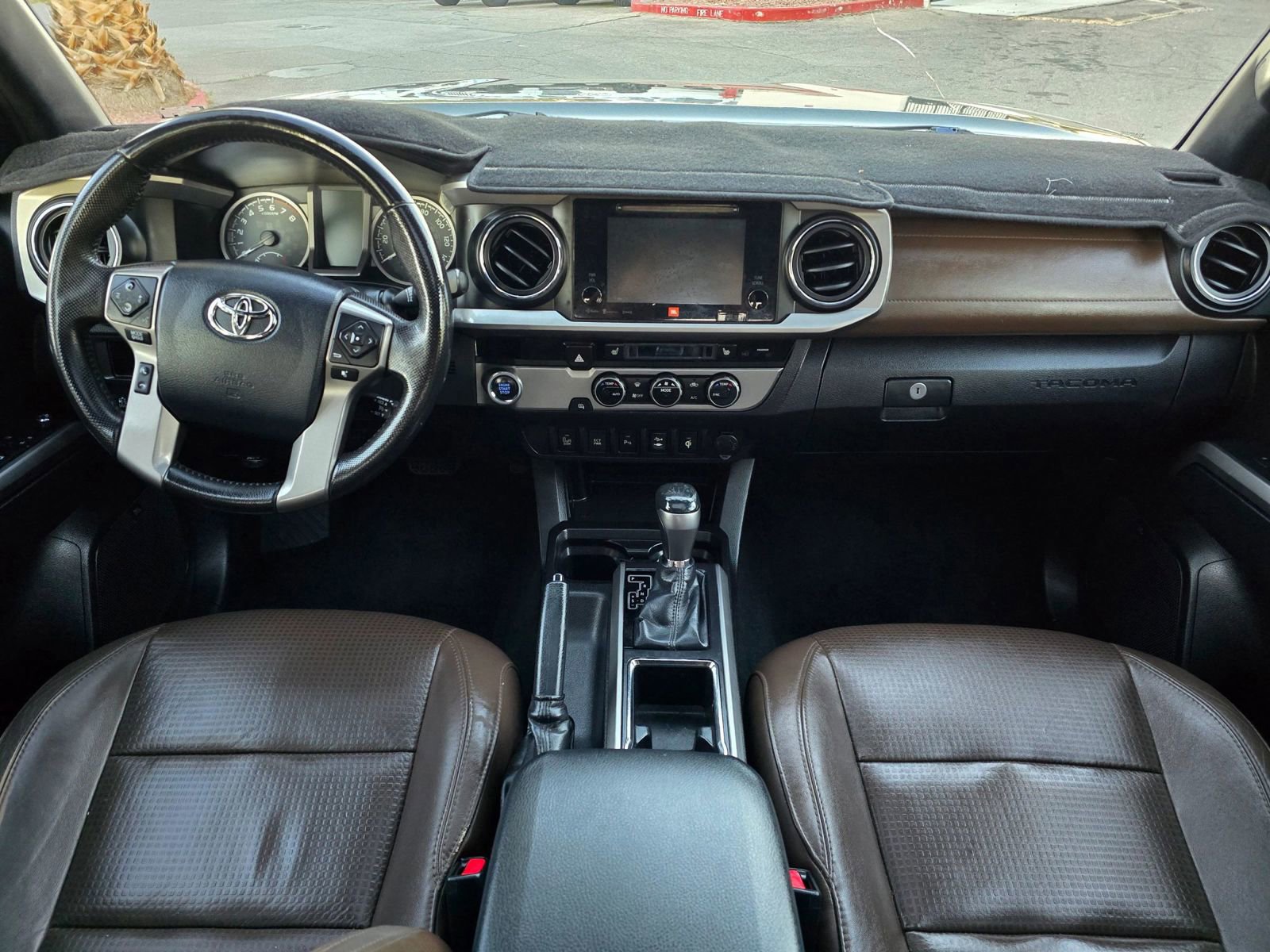 Used 2016 Toyota Tacoma Limited w/ Towing Package RWD image 11