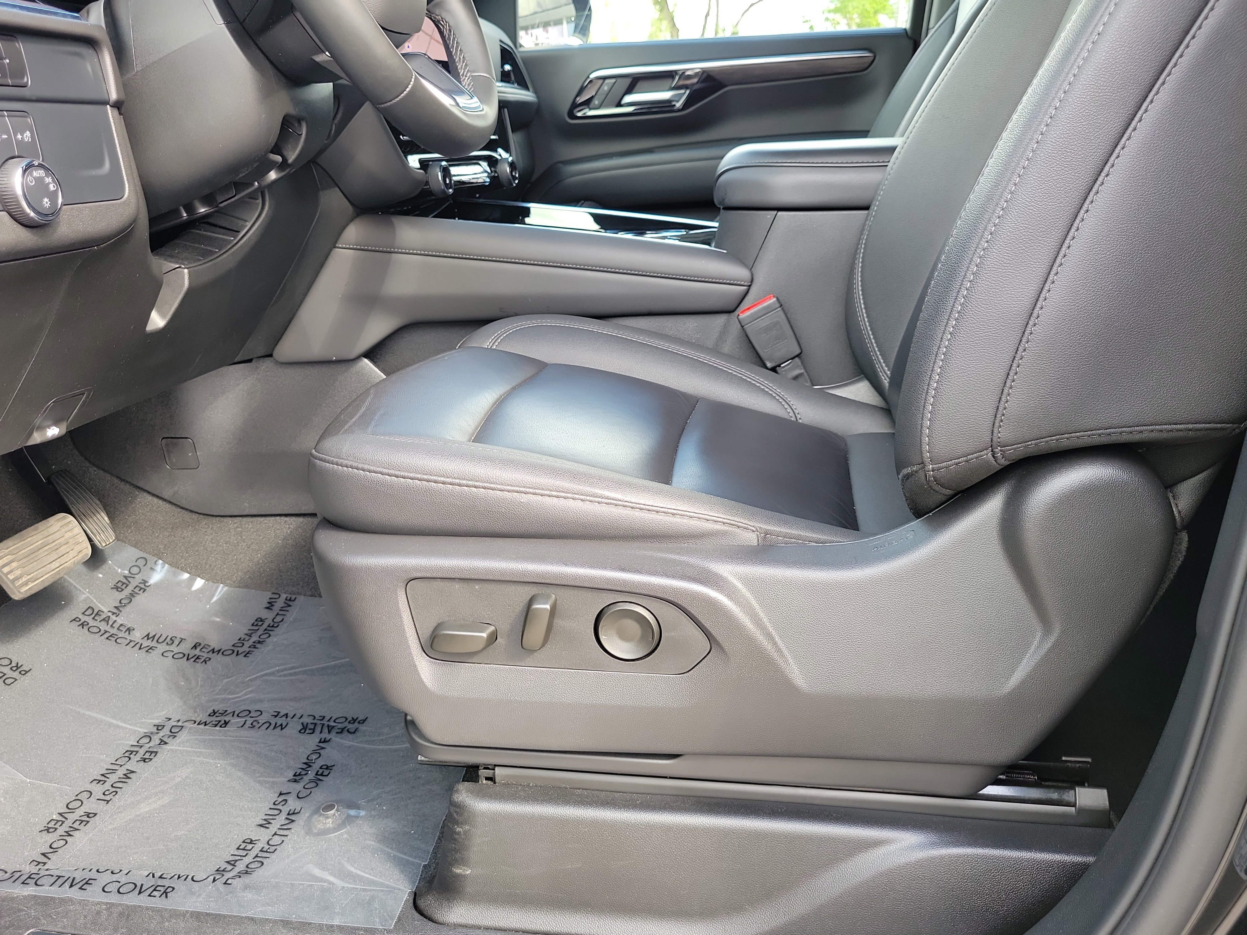 Used 2025 Chevrolet Tahoe LT AWD/4WD image 13